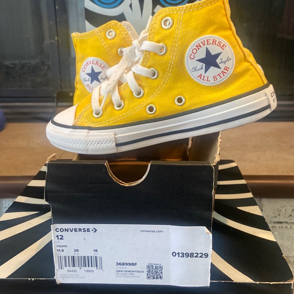 Kids Toddler boys lemon chrome yellow converse Chuck Taylor size 12 used